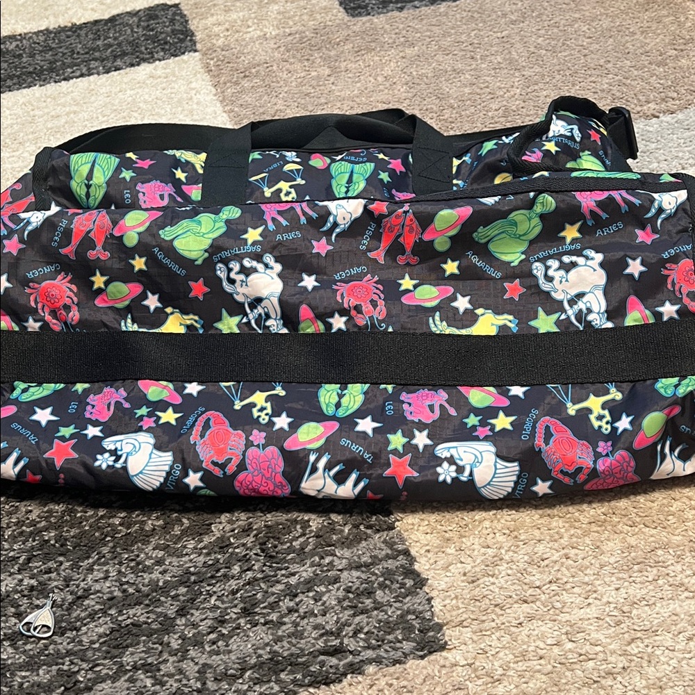 LeSportsac weekender duffle bag, zodiac signs, black EUC! Keys included! - Picture 6 of 9
